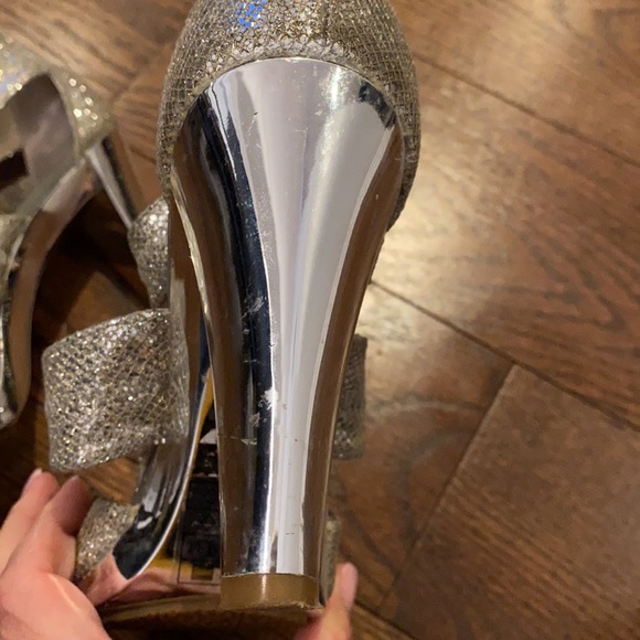 Michael kors Berkley T sparkly silver pumps - Picture 6 of 9